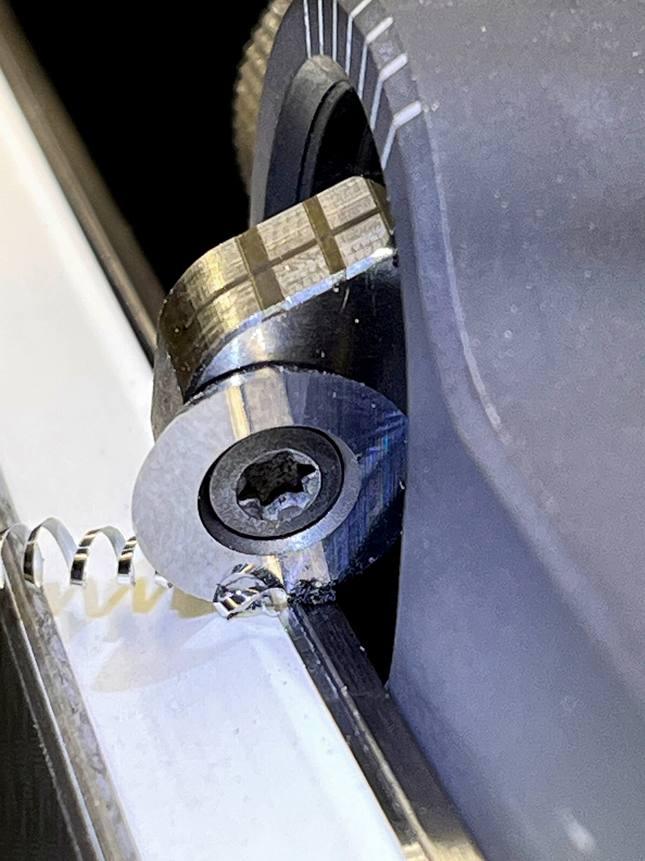 P6177_b_Messer-rund-mit-Span_IMG_4860_korr Messer rund Ø 12 mm